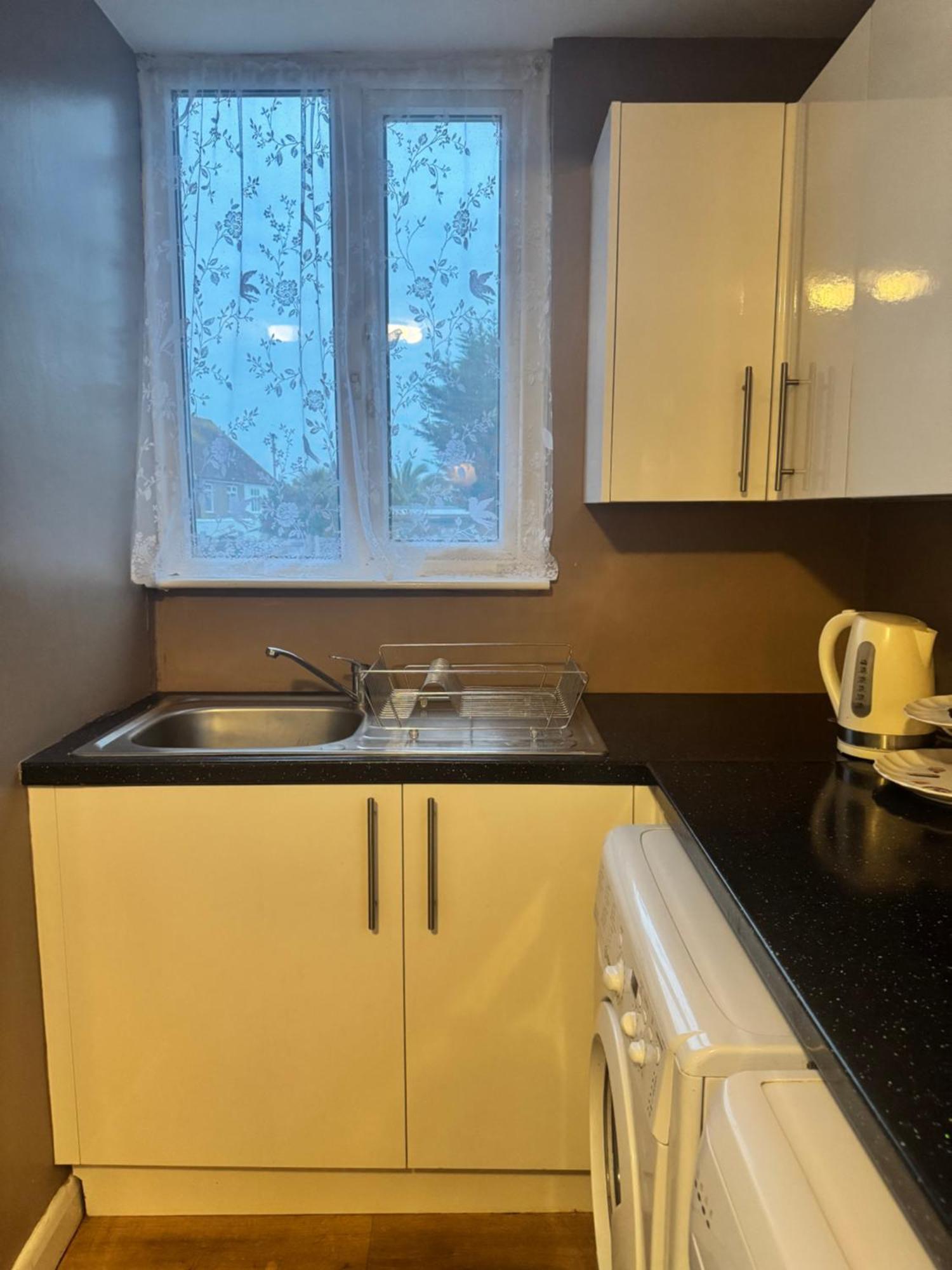 Jxb Homes - Lovely And Spacious Rooms Cliftonville 외부 사진